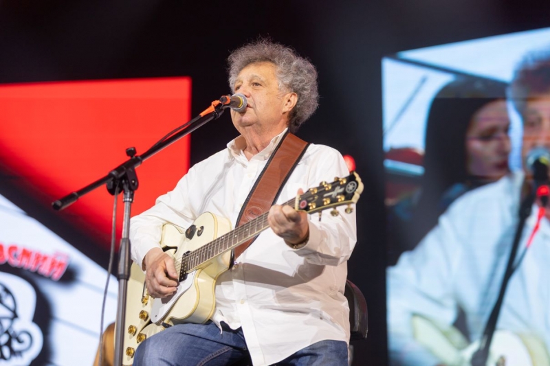 Свердловские музыканты посетили родные школы