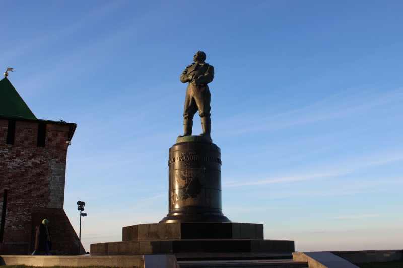 Памятник Чкалову в Нижнем Новгороде