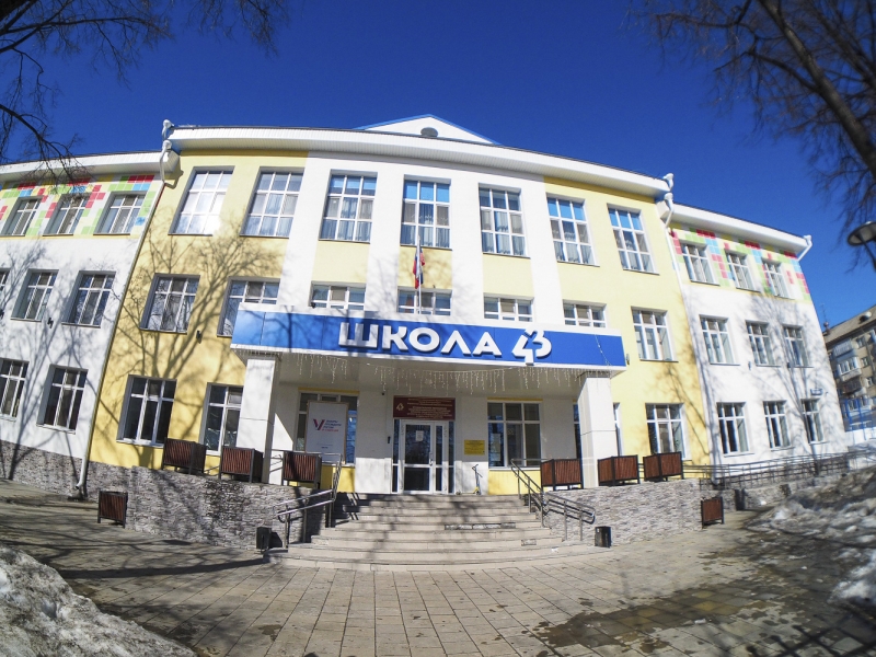 Бронепленка появилась на окнах детских садов и школ Новороссийска