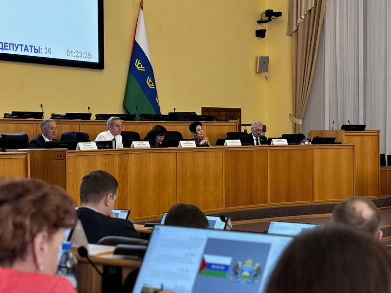 Инициаторами выступили члены всех фракций, отметил зампредседателя Тюменской облдумы Андрей Артюхов