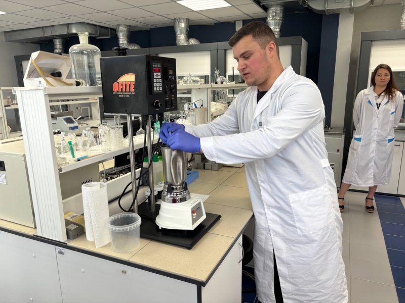 В лабораториях разрабатывают инновационные проекты в сфере биоэкономики