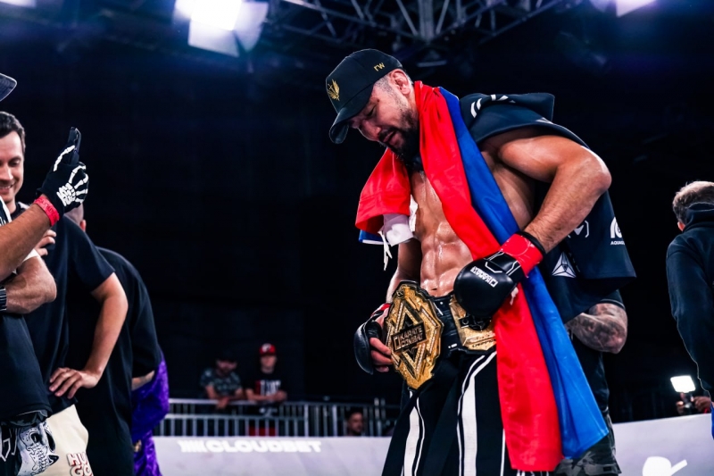 Ильяс Хамзин завоевал титул в Karate Combat в декабре 2025 года в США