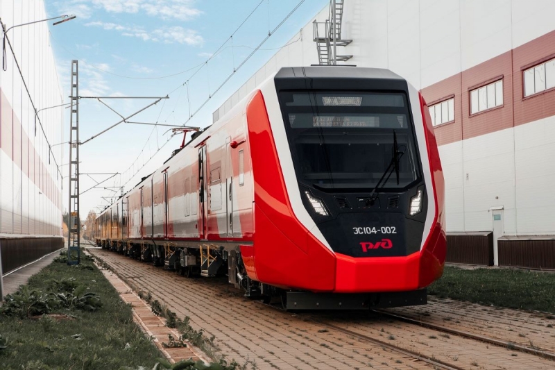 Первый двухсистемный поезд «Финист»