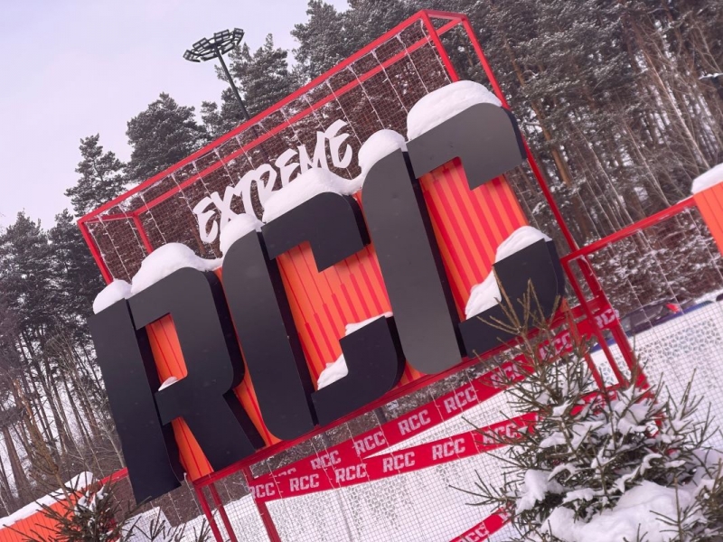 Головокружительные трюки на сноуборде и лыжах показывали райдеры в возрасте 3-6 лет