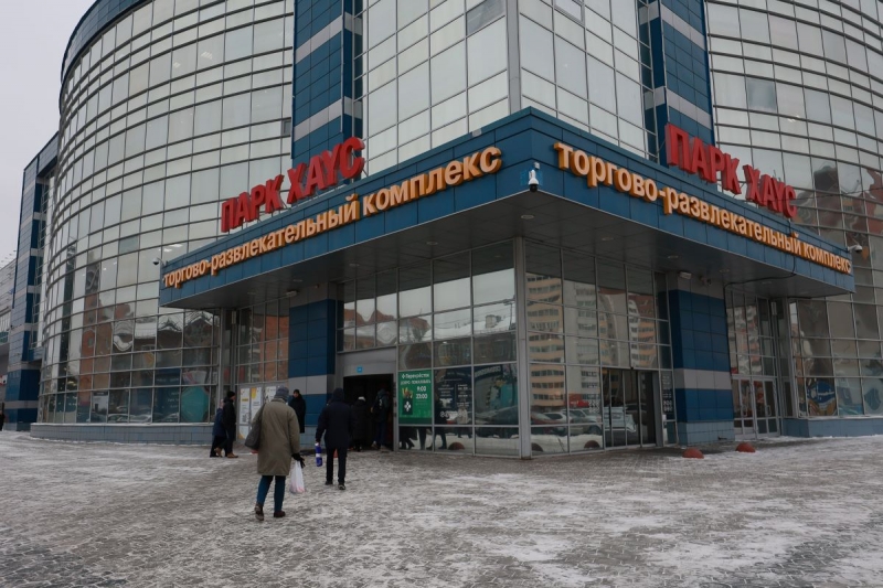 Приставы опечатали торговый центр 18 марта