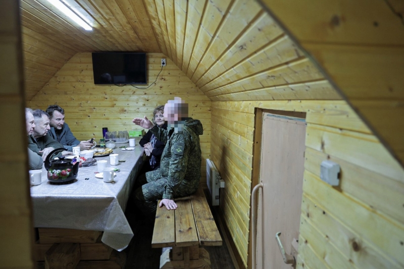 Свердловские парламентарии выехали на позиции российских военных