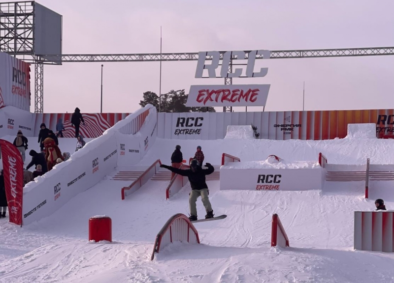 Головокружительные трюки на сноуборде и лыжах показывали райдеры в возрасте 3-6 лет