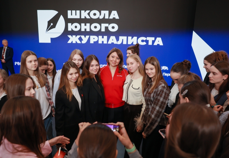 Наталья Виртуозова и юные журналисты