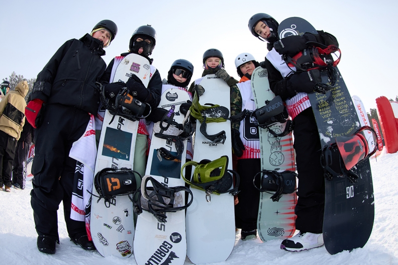 Сноубордисты