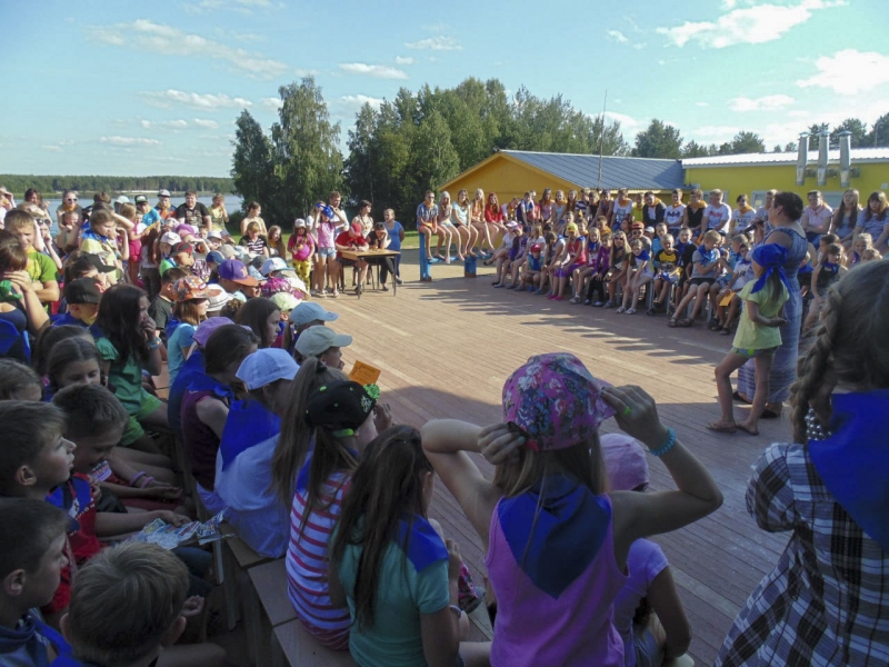 Началась запись детей в летние лагеря