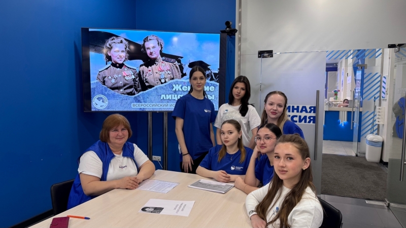 Женщин поздравили с 8 марта