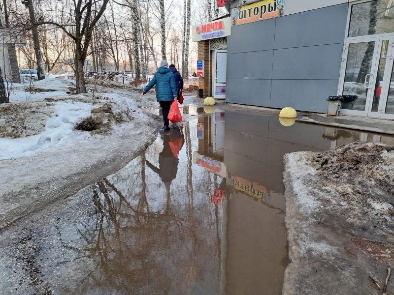 Лужи в городе