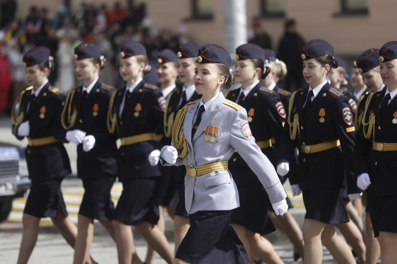 Женщины военные