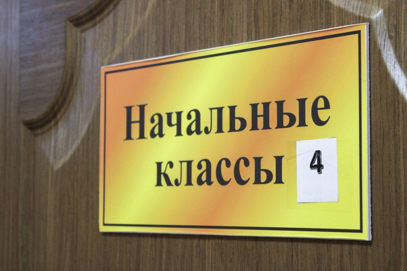 Перед тем, как ребенок сядет за парту, родителям предстоит пройти процедуру зачисления