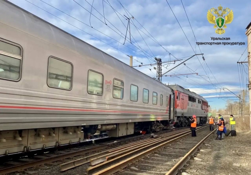 Сход вагонов