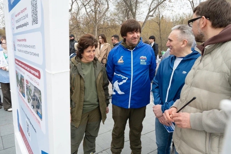 Тюменские депутаты провели субботник