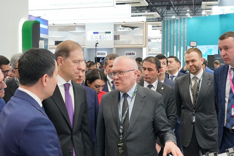 Александр Соколов представил разработки Кировской Промышленности Денису Мантурову