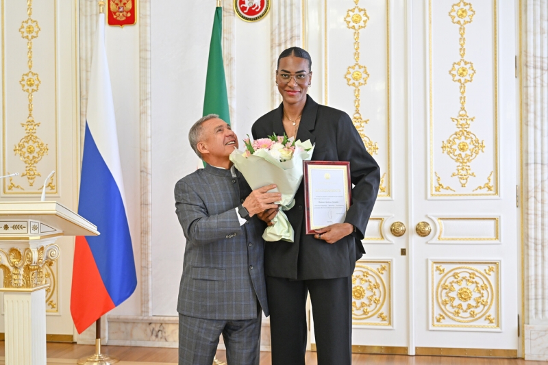 Минниханов и волейболистки