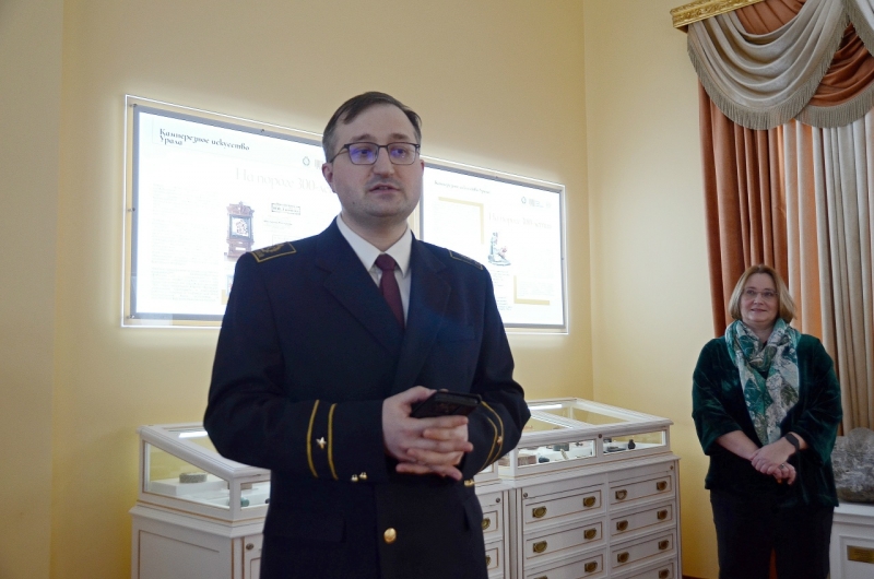 На выставке можно увидеть произведения двух известных мастерских: Студии камнерезного искусства «Святогор» и Академии камнерезного искусства Григория Пономарева