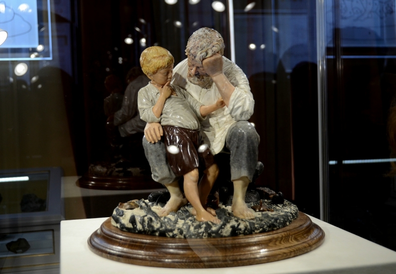 На выставке можно увидеть произведения двух известных мастерских: Студии камнерезного искусства «Святогор» и Академии камнерезного искусства Григория Пономарева