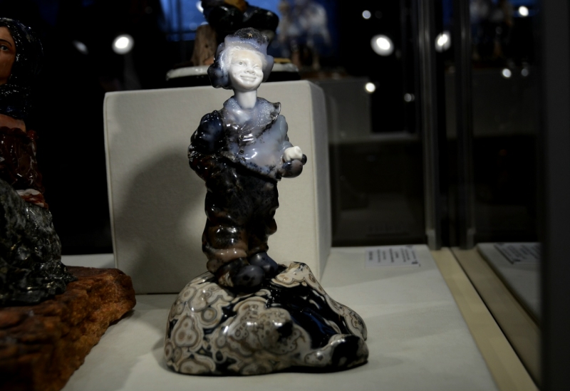 На выставке можно увидеть произведения двух известных мастерских: Студии камнерезного искусства «Святогор» и Академии камнерезного искусства Григория Пономарева