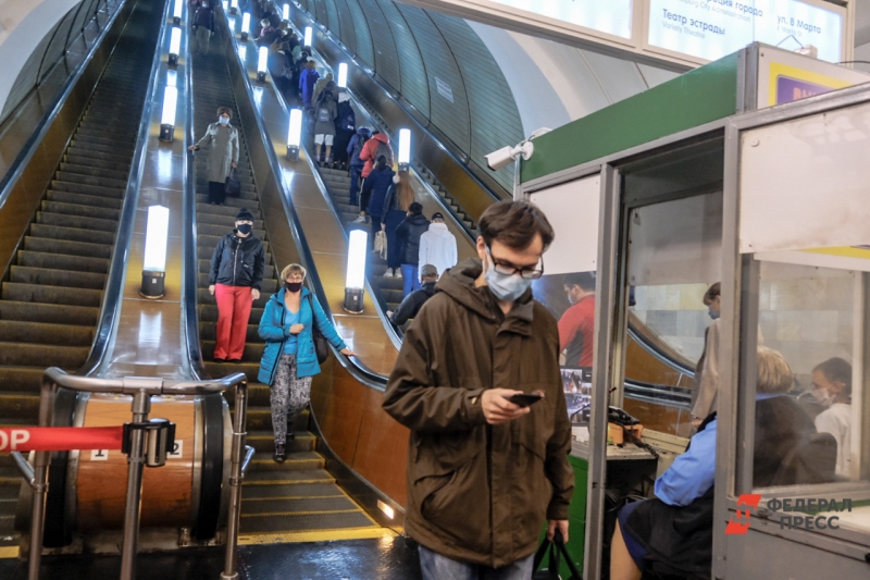 Сегодня доступ в метро осуществляется уже не по жетонам, как в далекие 90-е, а по Face ID