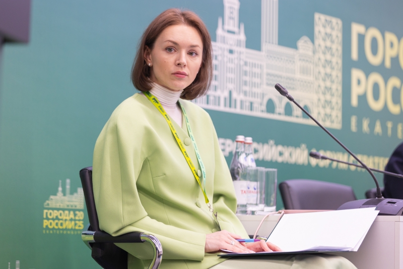 Анна Гурарий по какой-то причине не сокращает сомнительные расходы думы