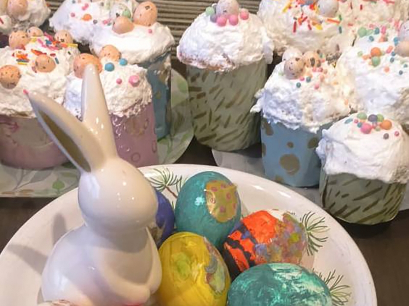 Пасхальные куличи и яйца