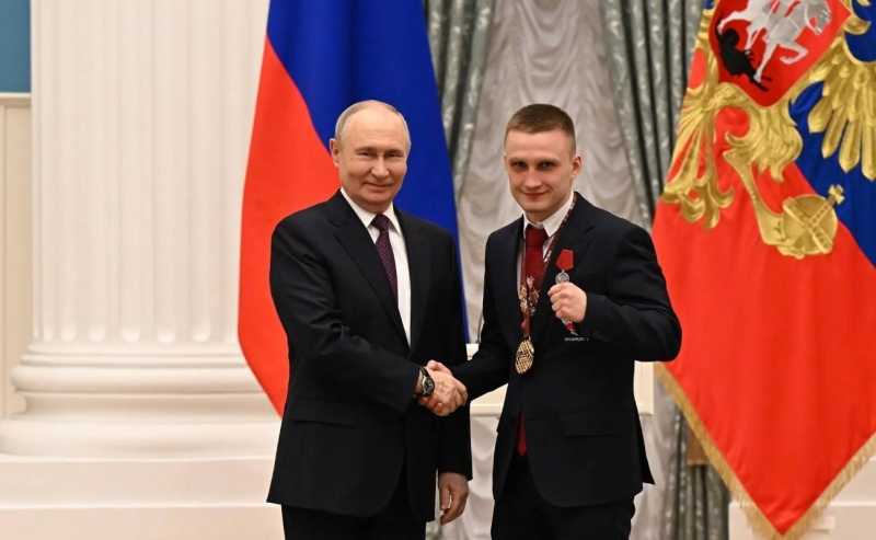 Награду из рук президента получил всемирно известный спортсмен Петр Ян