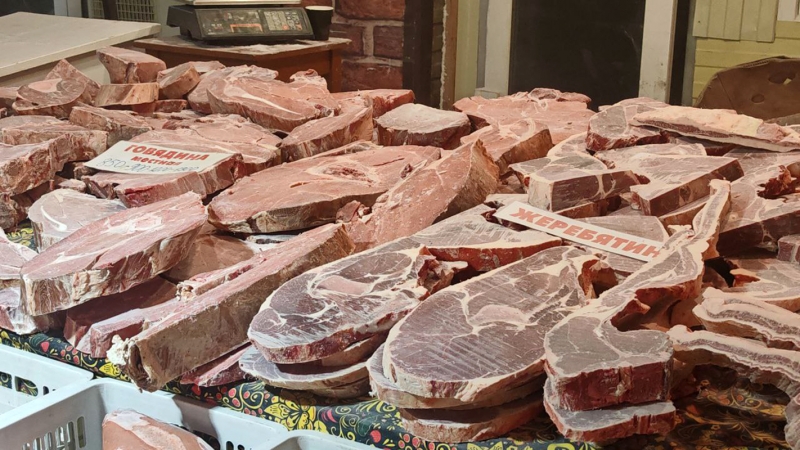 Мясо на прилавке