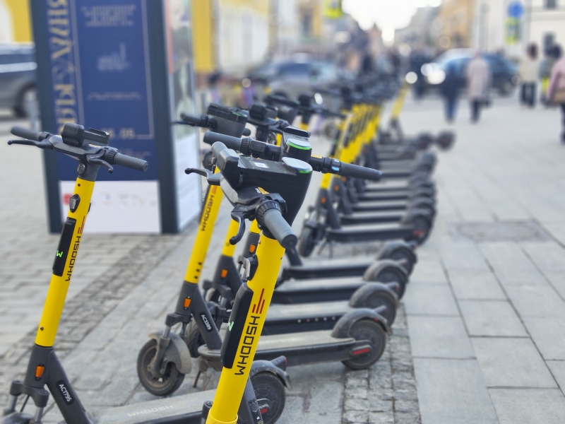 Самокаты стали камнем преткновения на улицах Екатеринбурга из-за высокой аварийности