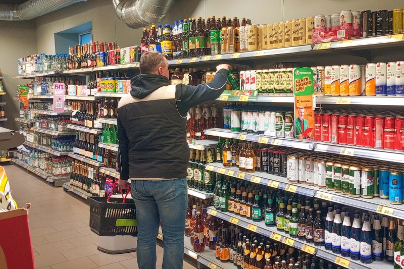 Полки с алкоголем