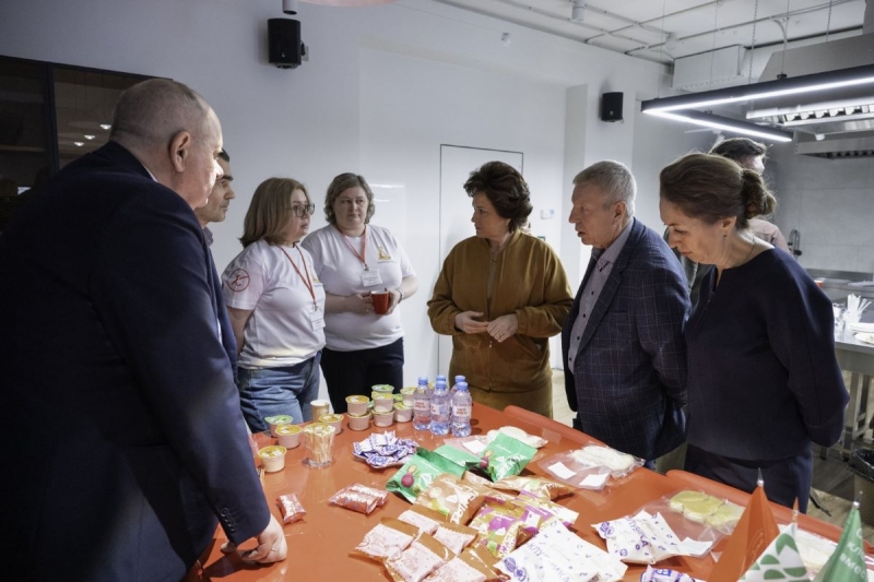 Депутаты Тюменской гордумы посетили цех полуфабрикатов комбината школьного питания «Центральный»