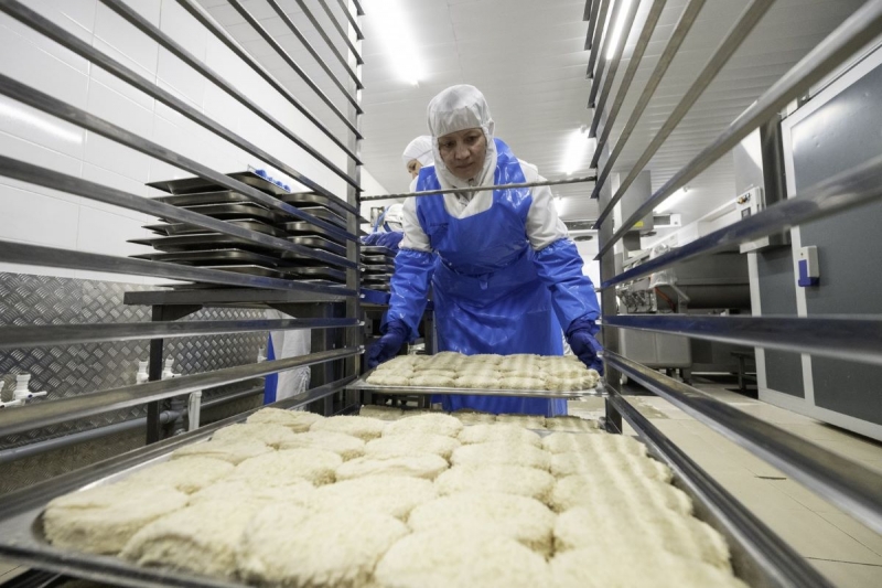 Депутаты Тюменской гордумы посетили цех полуфабрикатов комбината школьного питания «Центральный»