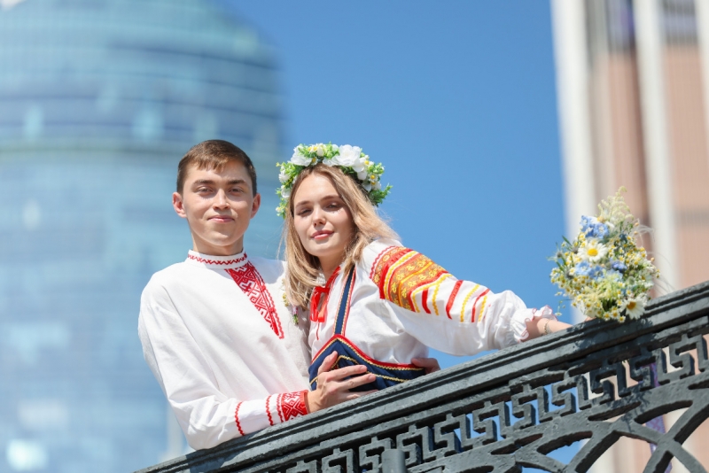 Молодожены