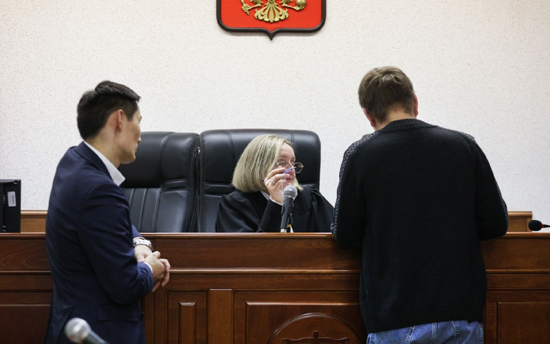 На судебном заседании Олег Иванов ходатайствовал о домашнем аресте, однако суд принял иное решение и заключил его под стражу