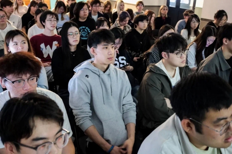 студенты из Китая