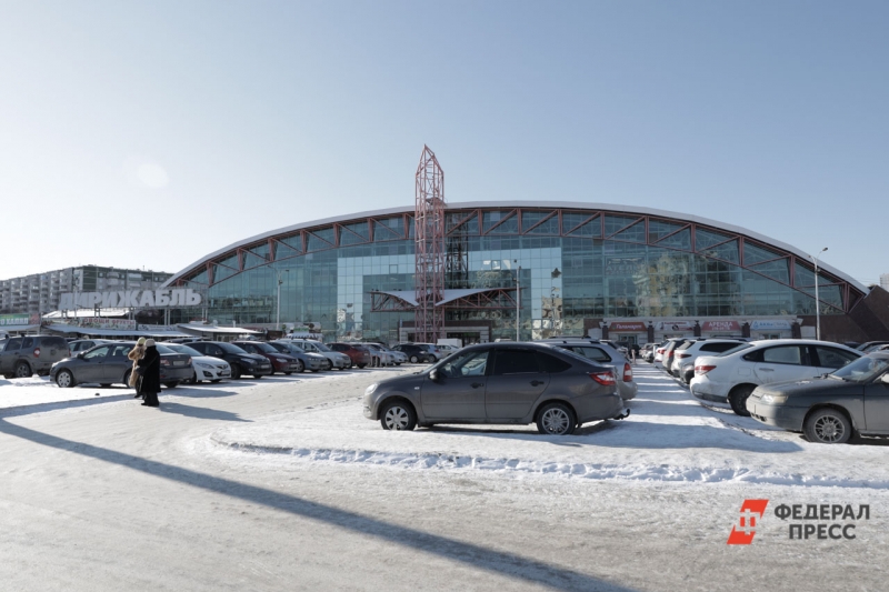 Парковка у ТЦ Дирижабль