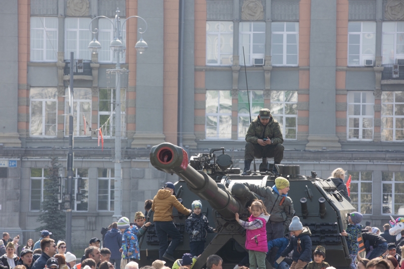 Танк на площади