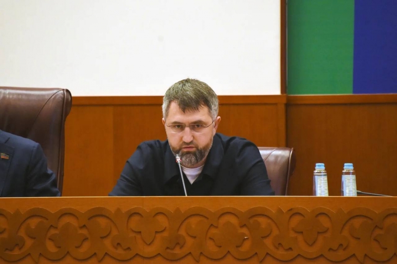 О звонках со стороны чиновников рассказал председатель правительства Дагестана
