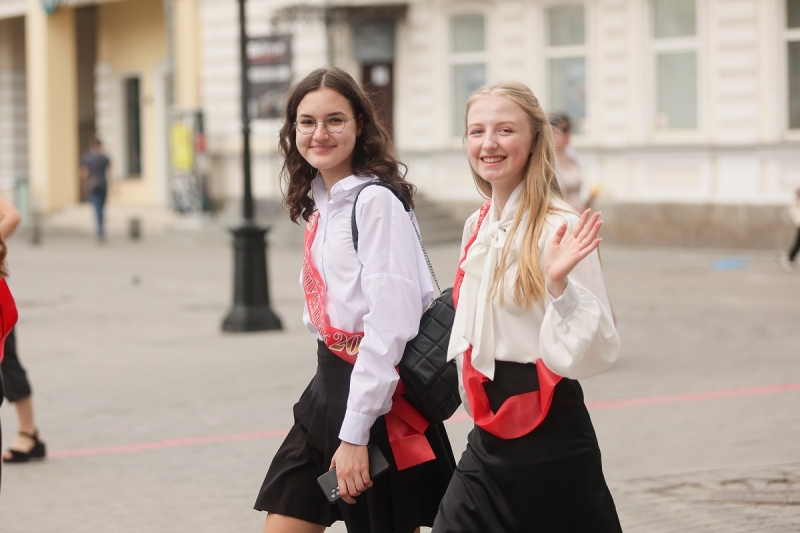 Школьники