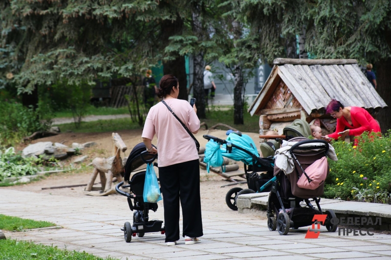 С 1 июня в Югре начнется прием заявлений на новую ежегодную выплату для работающих родителей
