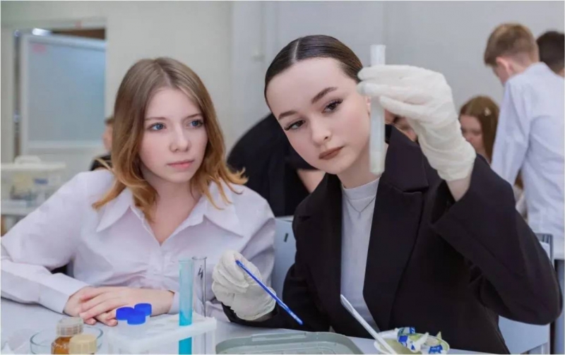 Школьники