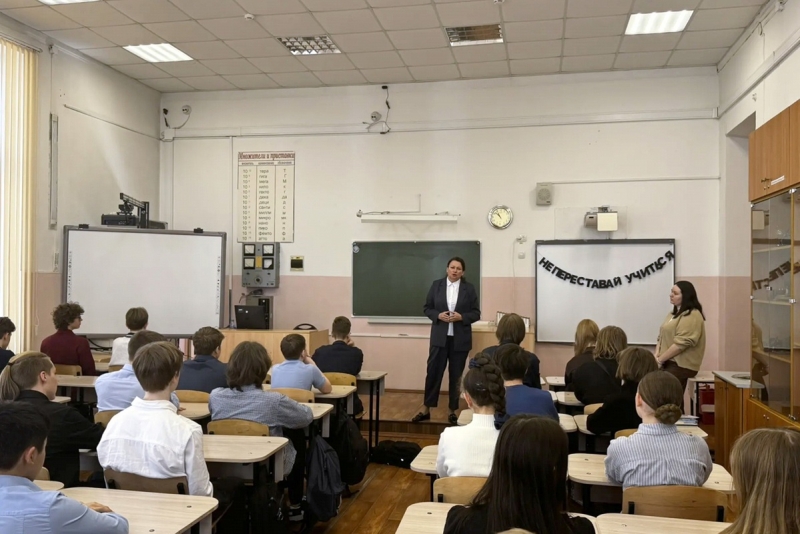 Депутаты Думы Владивостока провели для школьников и студентов уроки парламентаризма