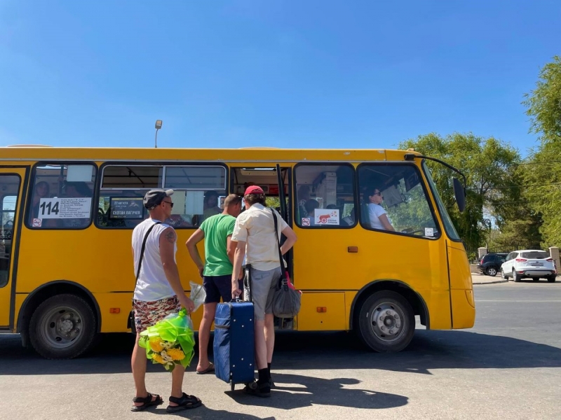 Автобус лето пассажиры