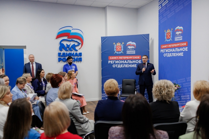 Якушев на встрече с активистками партии