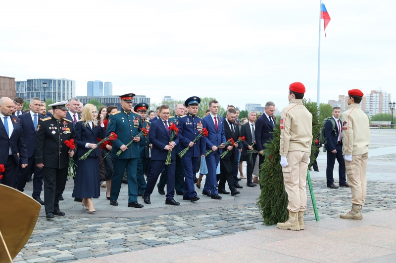 Возложение цветов