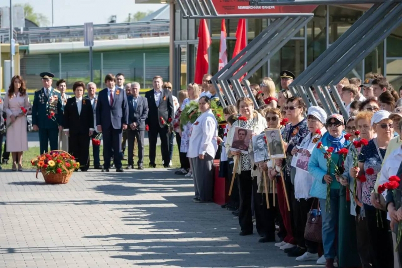 возложение цветов
