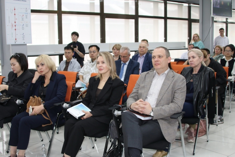 Депутаты приняли участие в международном форуме