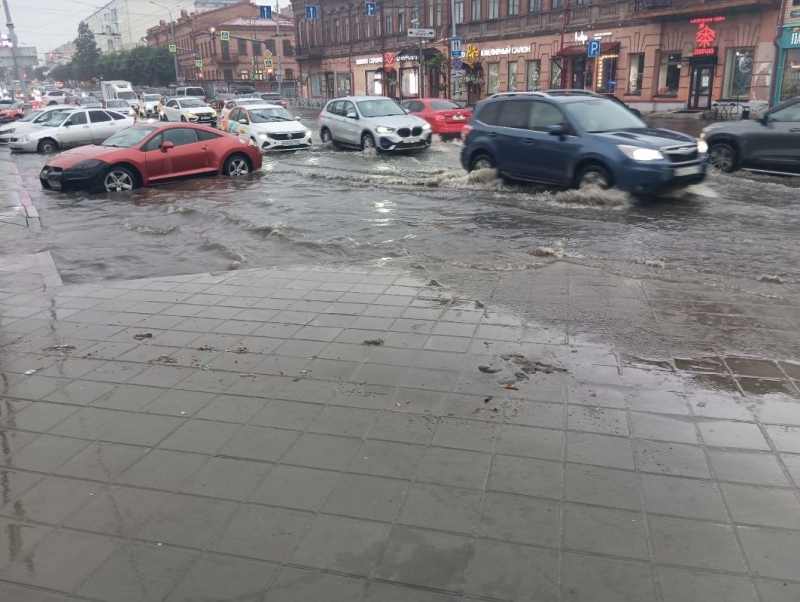 Даже центр Екатеринбурга не избежал затопления